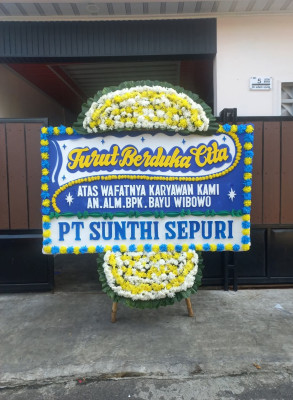 Papan Bunga Duka di Danau
