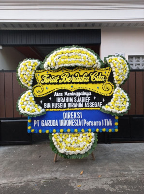 Papan Bunga Duka di Danau