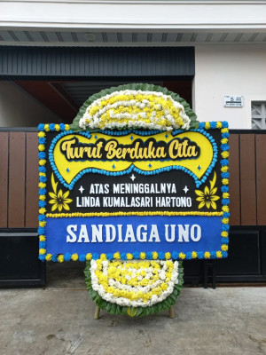 Papan Bunga Duka di Danau